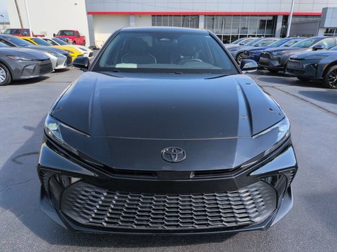 Certified 2025 Toyota Camry SE FWD image 8