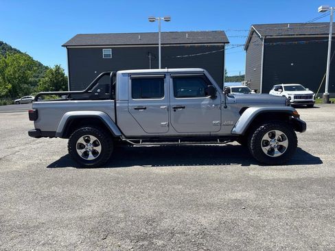 Used 2020 Jeep Gladiator Overland AWD/4WD image 6