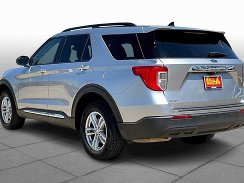 Used 2022 Ford Explorer XLT image 11