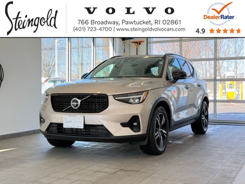 Used 2023 Volvo XC40 B5 Plus w/ Climate Package image 1