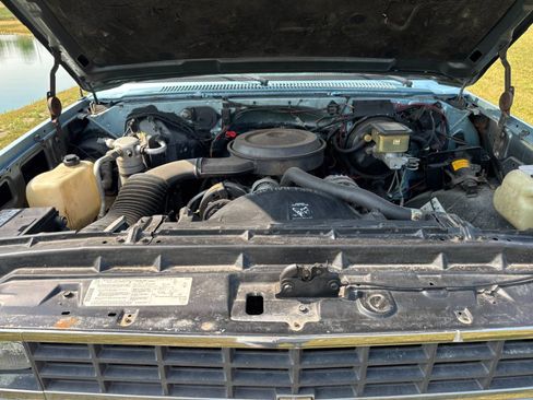 Used 1989 Chevrolet Suburban 4WD image 34