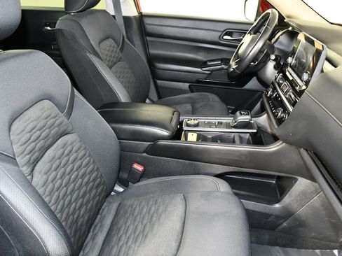 Used 2022 Nissan Pathfinder SV image 40