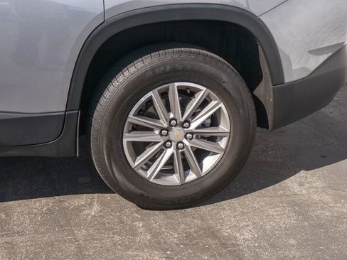 Used 2024 Chevrolet Traverse LT FWD image 6