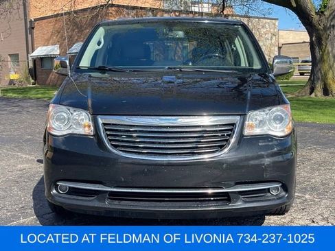 Used 2015 Chrysler Town & Country Limited Platinum FWD image 8