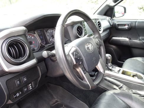 Used 2020 Toyota Tacoma Limited AWD/4WD image 19