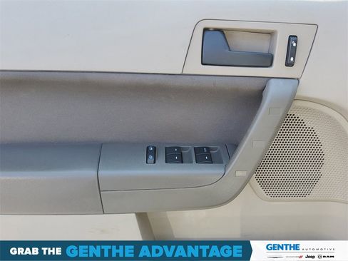 Used 2009 Ford Focus SE image 9