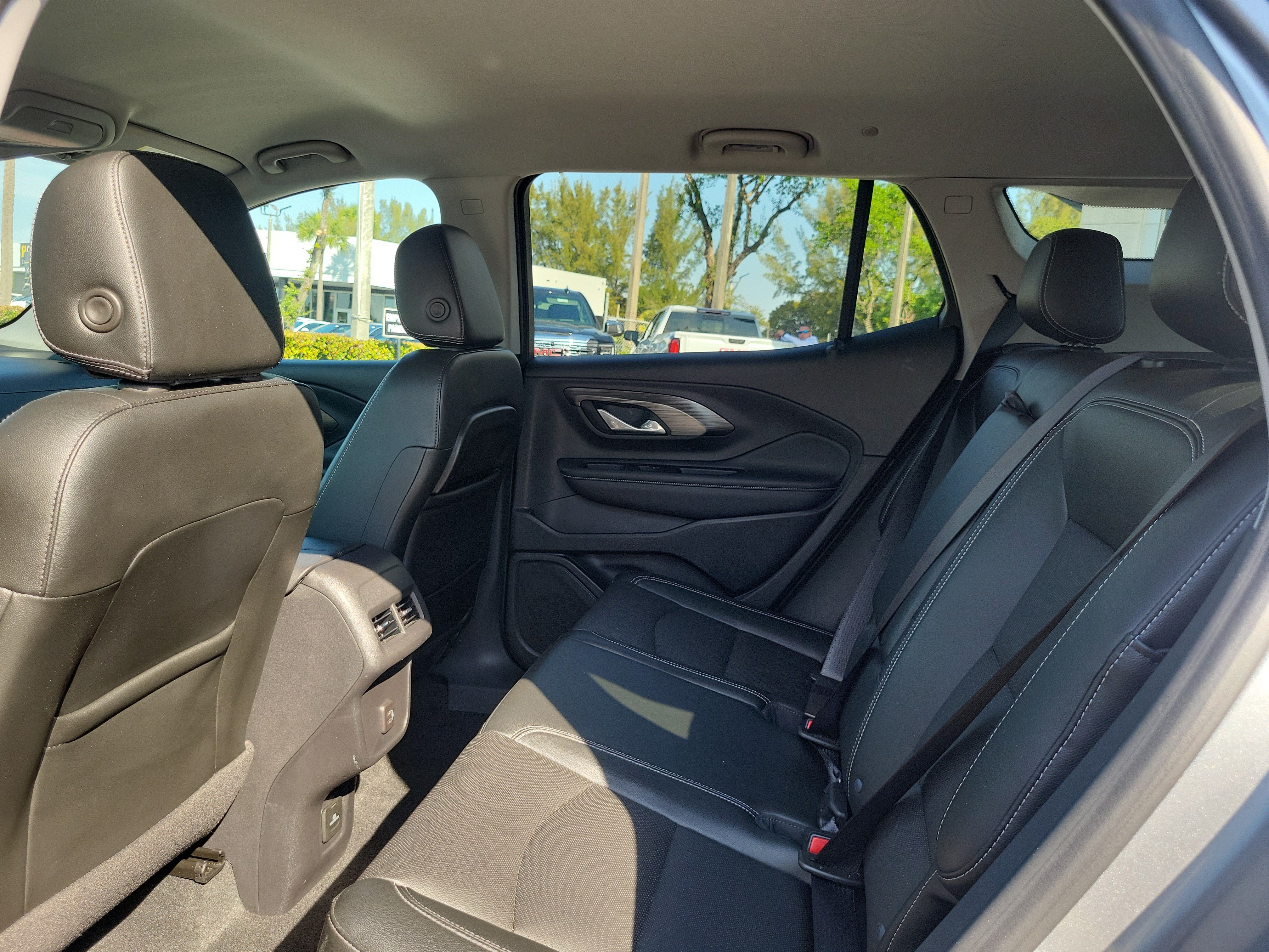 Used 2023 GMC Terrain SLT FWD image 13