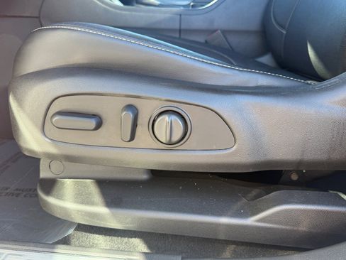 Used 2018 GMC Acadia SLT image 32