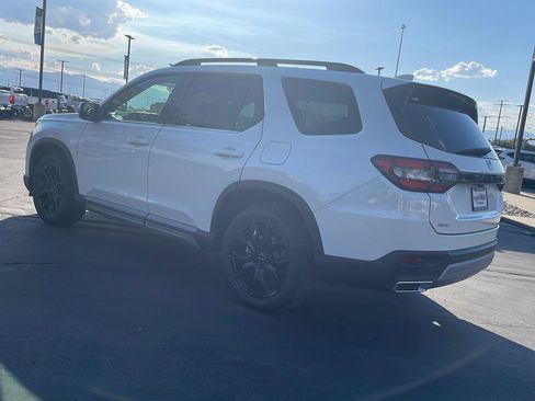 Used 2025 Honda Pilot Elite image 6