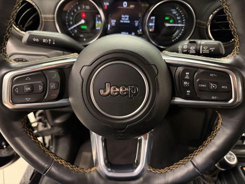 Used 2023 Jeep Wrangler Unlimited Sahara AWD/4WD image 9
