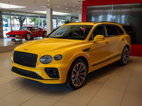 Used 2023 Bentley Bentayga Extended Wheelbase AWD/4WD image 3