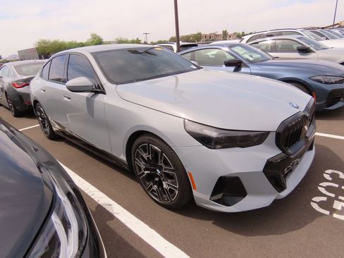 Certified 2026 BMW i5 eDrive40 w/ M Sport Package image 2