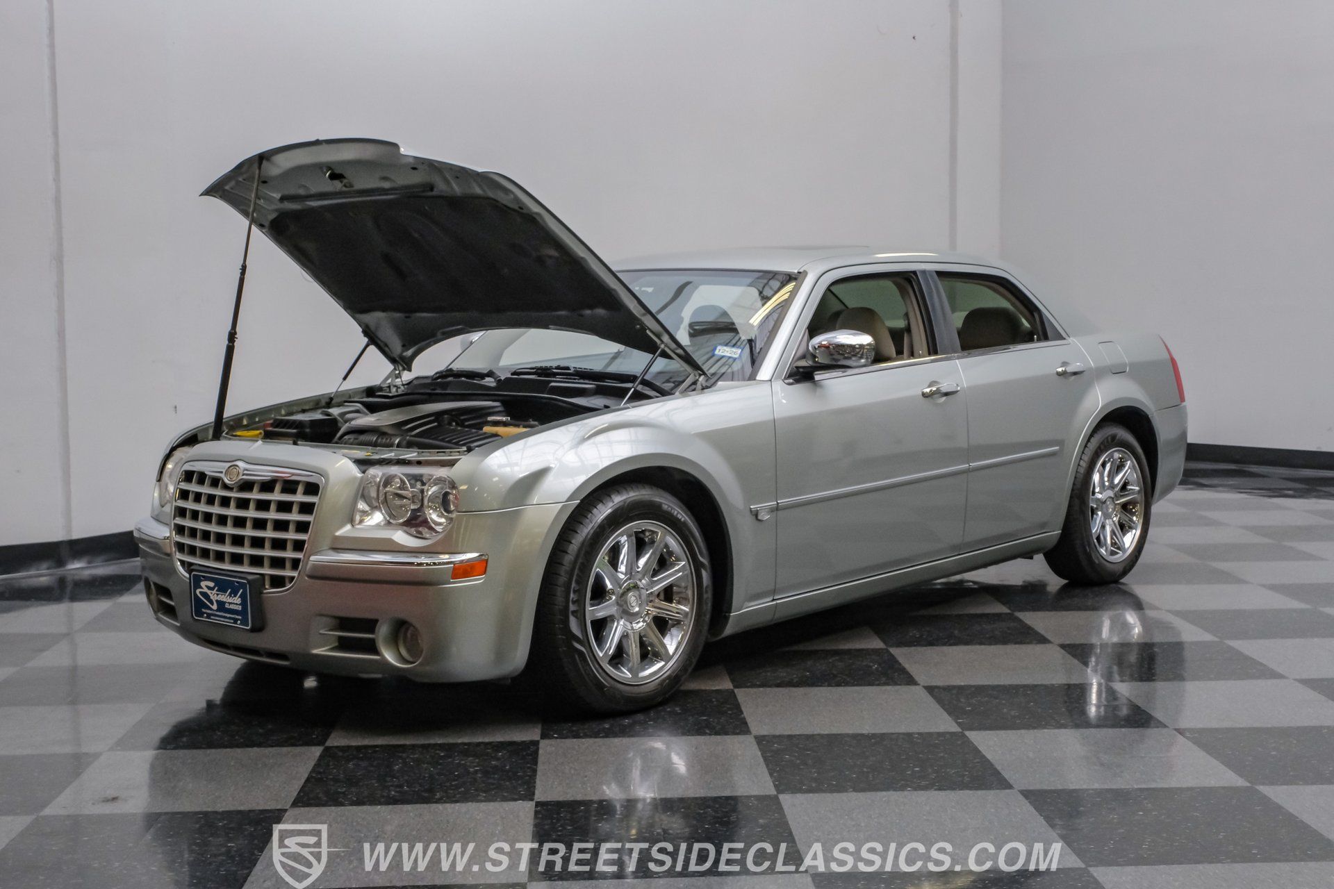 Used 2005 Chrysler 300 C w/ Navigation & Sound Group II RWD image 36
