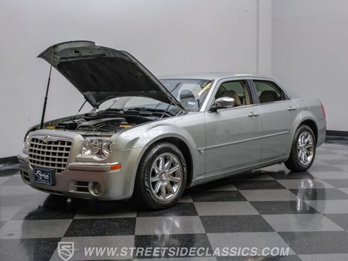 Used 2005 Chrysler 300 C w/ Navigation & Sound Group II RWD image 36