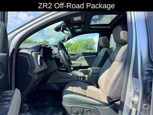 Certified 2025 Chevrolet Colorado ZR2 w/ Midnight Edition AWD/4WD image 8