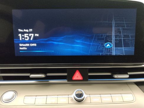 Used 2025 Hyundai Elantra Limited FWD image 25