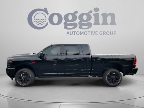 Used 2025 RAM 2500 Laramie AWD/4WD image 2
