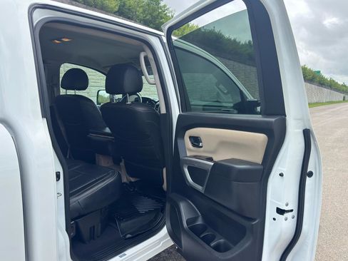 Used 2017 Nissan Titan SV AWD/4WD image 30