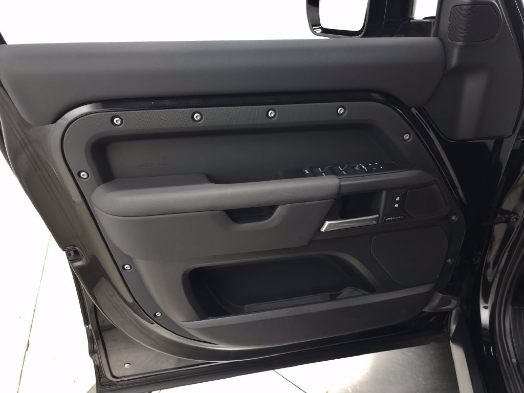 Used 2025 Land Rover Defender 110 S AWD/4WD image 12