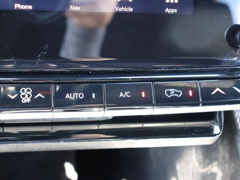 Used 2024 Jeep Wagoneer Series III AWD/4WD image 43