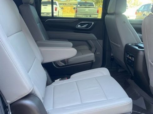 Used 2024 Chevrolet Suburban Z71 w/ Luxury Package image 10