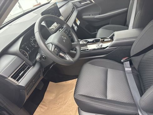 New 2026 Mitsubishi Outlander ES image 12