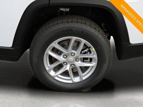 New 2025 Jeep Grand Cherokee L Laredo AWD/4WD image 9