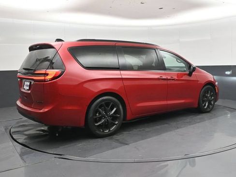 Used 2025 Chrysler Pacifica Limited FWD image 23