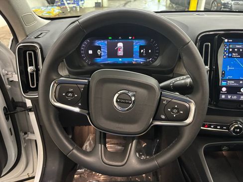 Certified 2024 Volvo XC40 B5 Plus w/ Climate Package AWD/4WD image 19