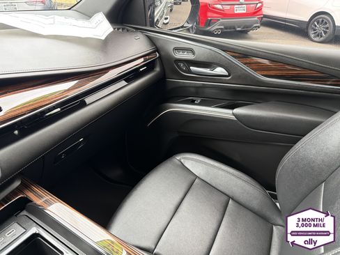 Used 2024 Cadillac Escalade ESV Luxury AWD/4WD image 26