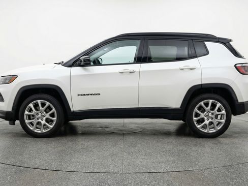 Used 2025 Jeep Compass Limited image 5