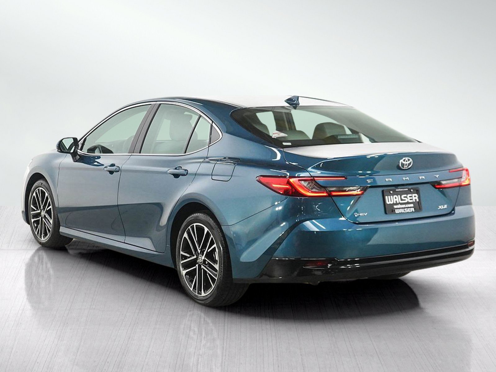 Used 2026 Toyota Camry XLE FWD image 3