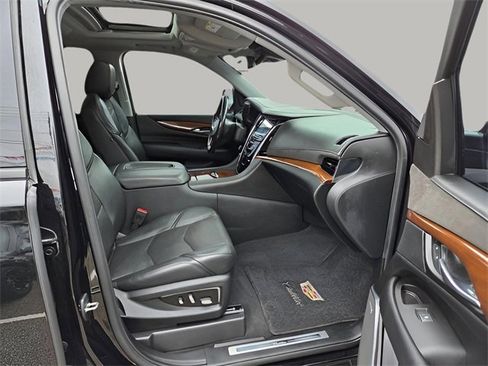 Used 2020 Cadillac Escalade Premium Luxury w/ Escalade Sport Edition image 12