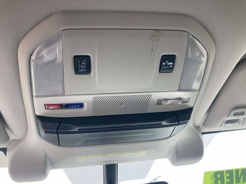 Used 2022 Subaru Ascent Limited AWD/4WD image 29