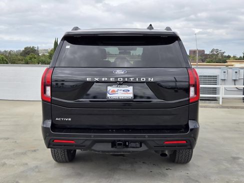 Used 2025 Ford Expedition Active AWD/4WD image 5