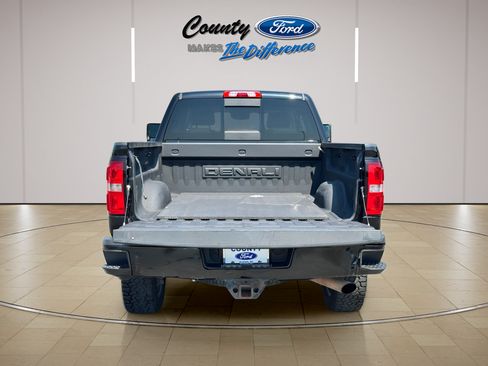 Used 2015 GMC Sierra 2500 Denali w/ Suspension Package, Off-Road AWD/4WD image 37
