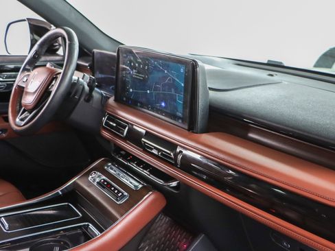 Used 2025 Lincoln Aviator Reserve w/ Jet Appearance Package AWD/4WD image 27
