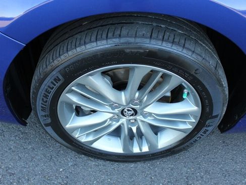 Used 2015 Toyota Camry SE w/ Moonroof Package FWD image 19