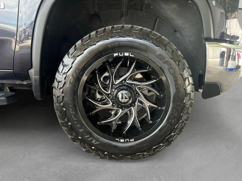 Used 2024 Chevrolet Silverado 2500 LTZ w/ LTZ Convenience Package AWD/4WD image 10