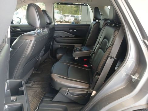 Used 2023 Nissan Pathfinder SL w/ Lighting Package (N92) image 26