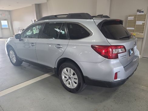 Used 2017 Subaru Outback 2.5i Premium AWD/4WD image 12