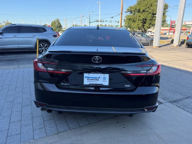Used 2025 Toyota Camry SE FWD image 5
