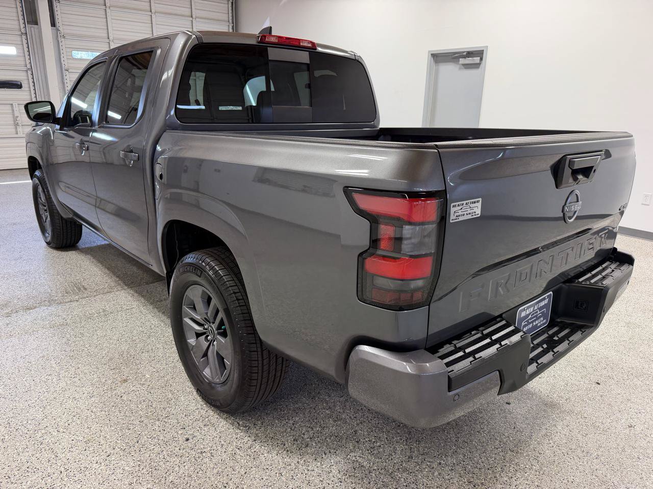 Used 2025 Nissan Frontier SV AWD/4WD image 7