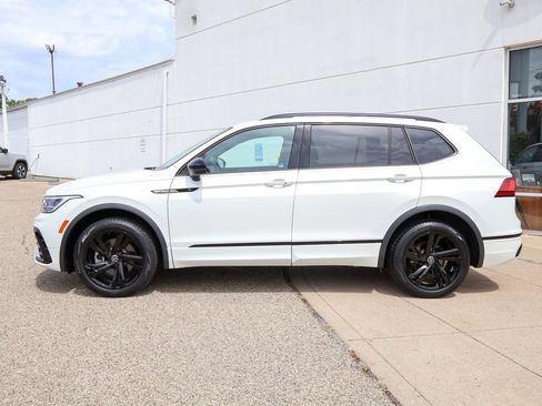 Certified 2023 Volkswagen Tiguan SE R-Line AWD/4WD image 2