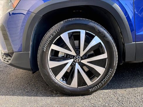 Certified 2022 Volkswagen Taos SE w/ Panoramic Sunroof Package image 8