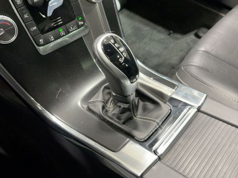 Used 2017 Volvo XC60 T6 R-Design w/ Protection Package image 17