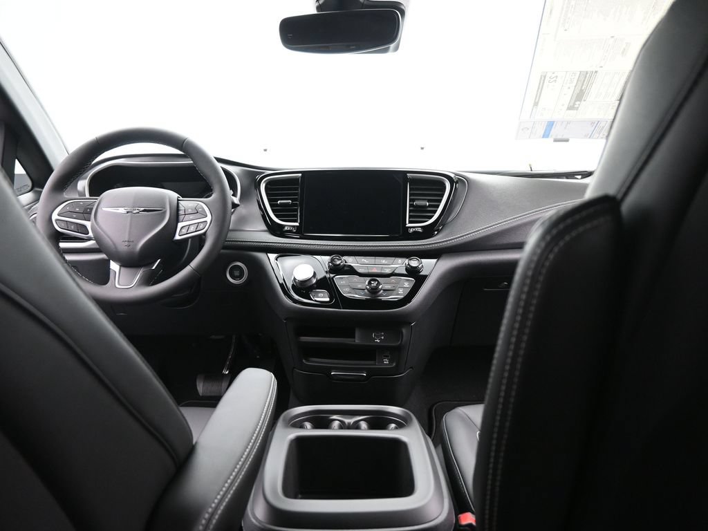 New 2026 Chrysler Pacifica Select FWD image 24