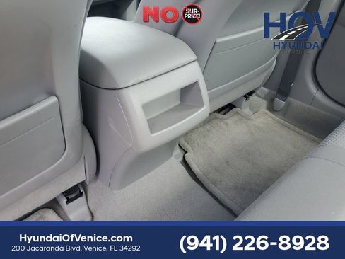 Used 2010 Toyota Camry SE FWD image 15
