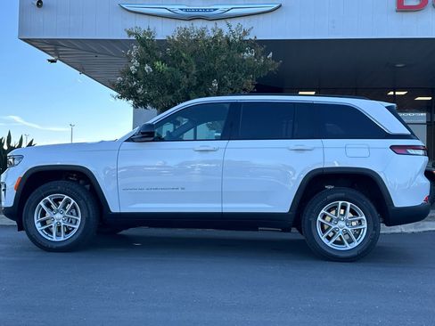 New 2025 Jeep Grand Cherokee Laredo X w/ Luxury Tech Group I image 7