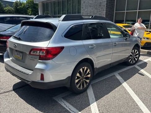 Used 2017 Subaru Outback 3.6R Limited AWD/4WD image 3